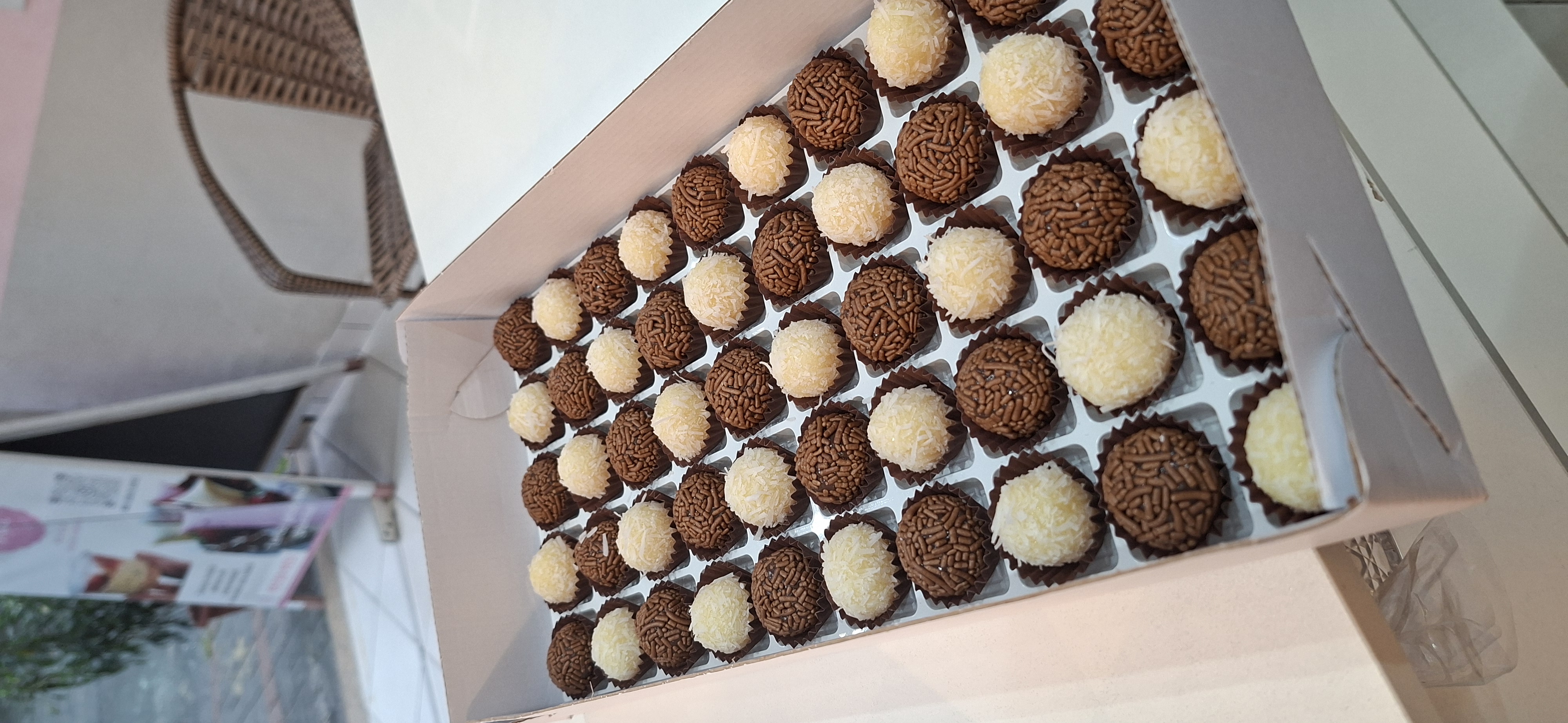 50 Docinhos enrolado 12g- 2 sabores                                                                         (Por encomenda)