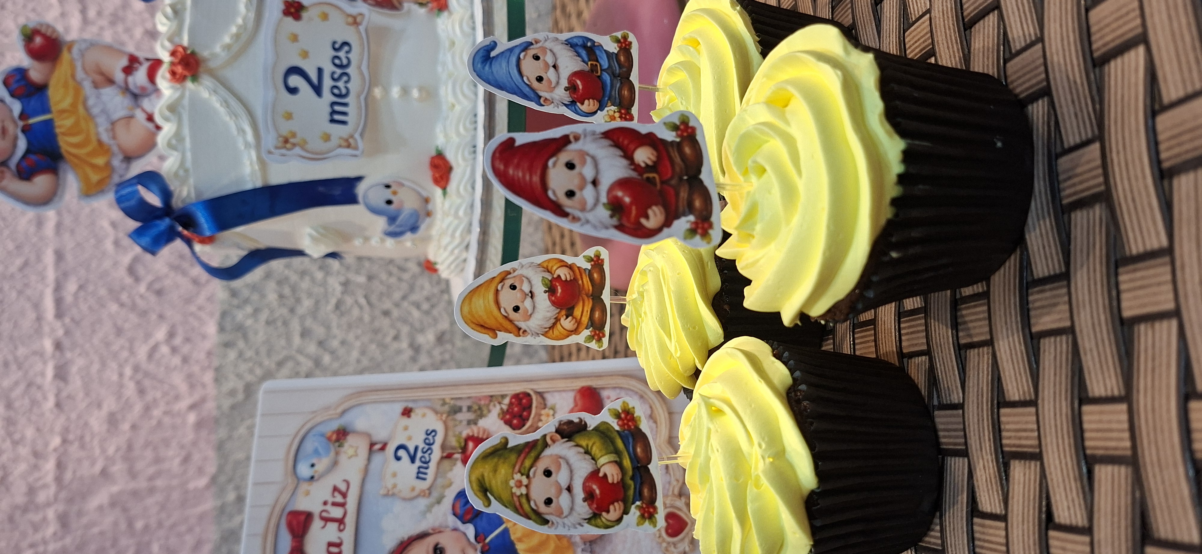 24 Cupcakes