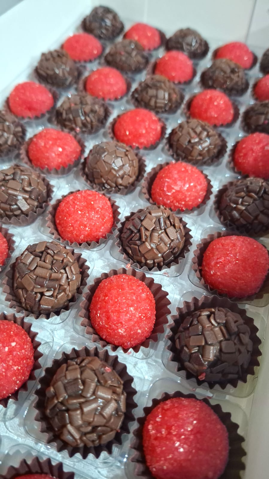 9 Docinhos enrolado 16g- Até 3 sabores PRESENTE (Horário agendado)